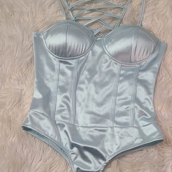 2 bodysuits - Picture 4 of 6